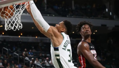  字母哥狂揽四十一分二十篮板，雄鹿客场大胜热火止颓势