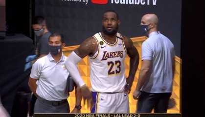  班凯罗强势两双魔术爆冷击败湖人终结其连胜