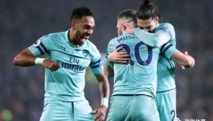  阿森纳客场不敌曼联，争四形势愈发严峻  