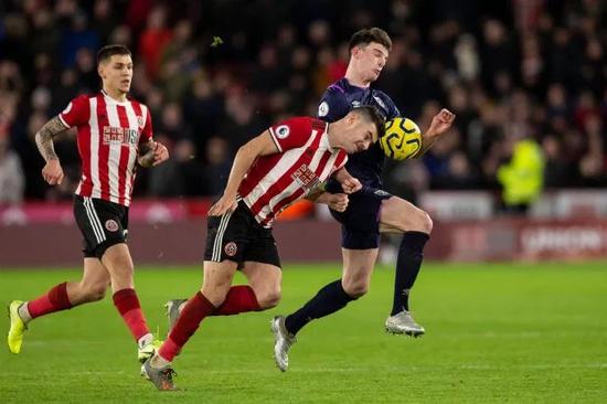  达姆施塔特升班马初生牛犊德甲敢打敢拼赢得尊重