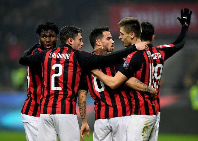  佛罗伦萨主场气势如虹，三球完胜卡利亚里提升排名