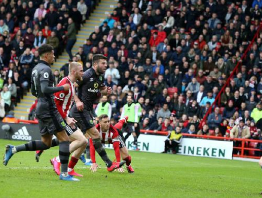  狼队防守反击战术执行到位客场爆冷击败劲旅维拉