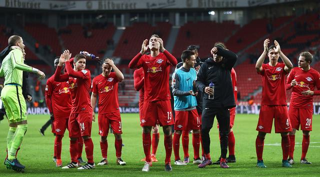  莱比锡红牛强势登顶德甲，主场大胜法兰克福展统治力