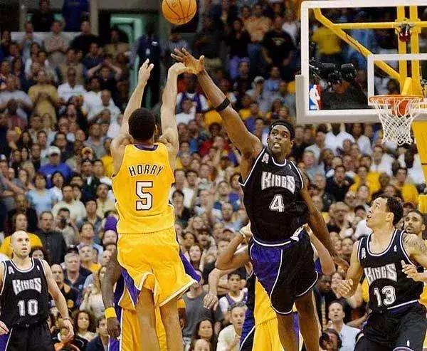  萨博尼斯全能数据，国王击败活塞延续季后赛希望